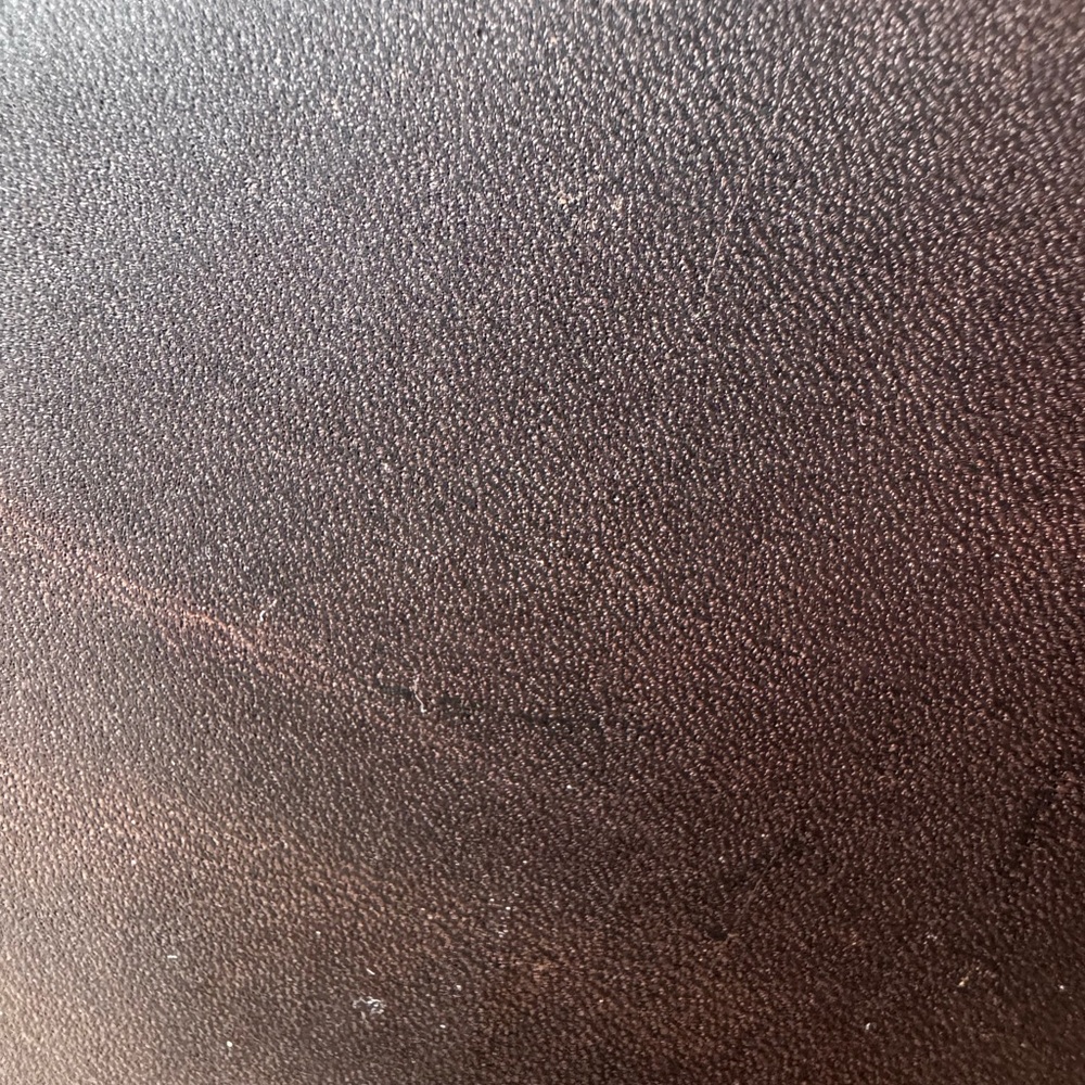 Classic Walnut Leather Messenger Bag - Picture 8 of 16